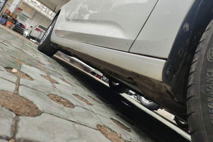 Used Buick Regal 2024 25T Deluxe Edition Right Side Sill