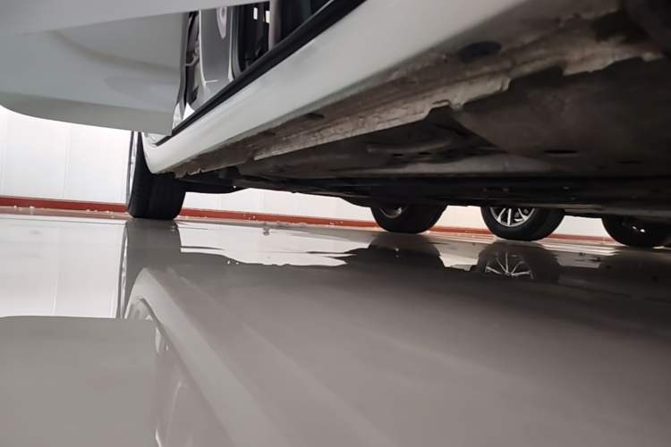 Used Buick Regal 2024 25T Deluxe Edition Right Side Sill