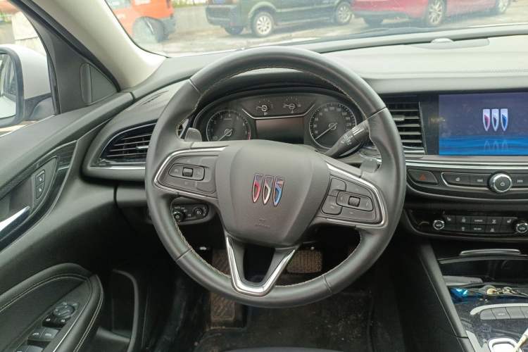 Used Buick Regal 2024 25T Deluxe Edition Steering Wheel