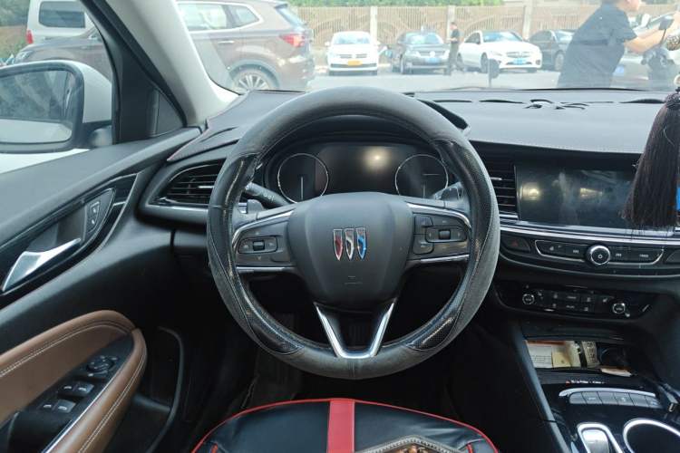 Used Buick Regal 2024 28T Luxury Edition Steering Wheel