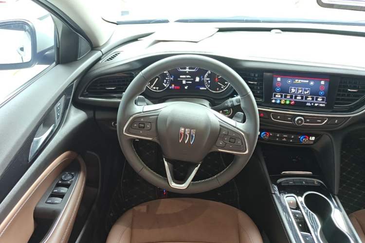 Used Buick Regal 2024 28T Luxury Edition Steering Wheel