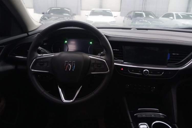 Used Buick Regal 2024 28T Luxury Edition Steering Wheel
