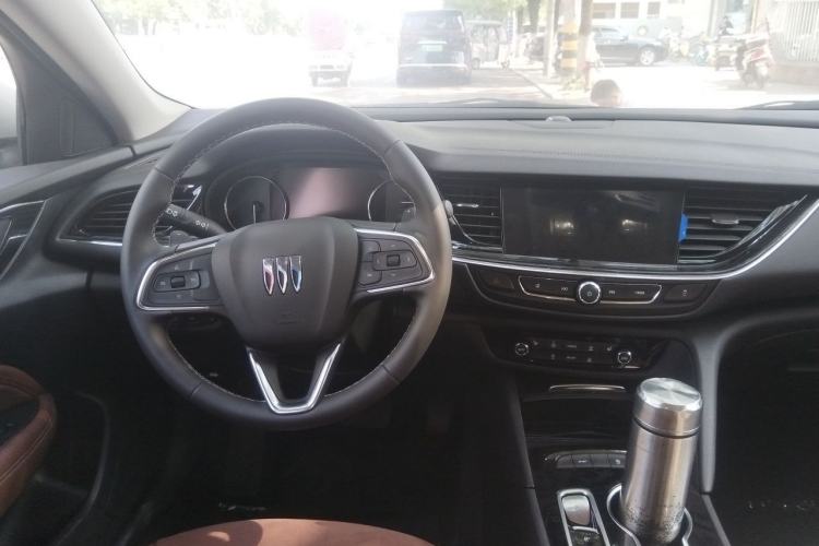 Used Buick Regal 2024 28T Luxury Edition Steering Wheel