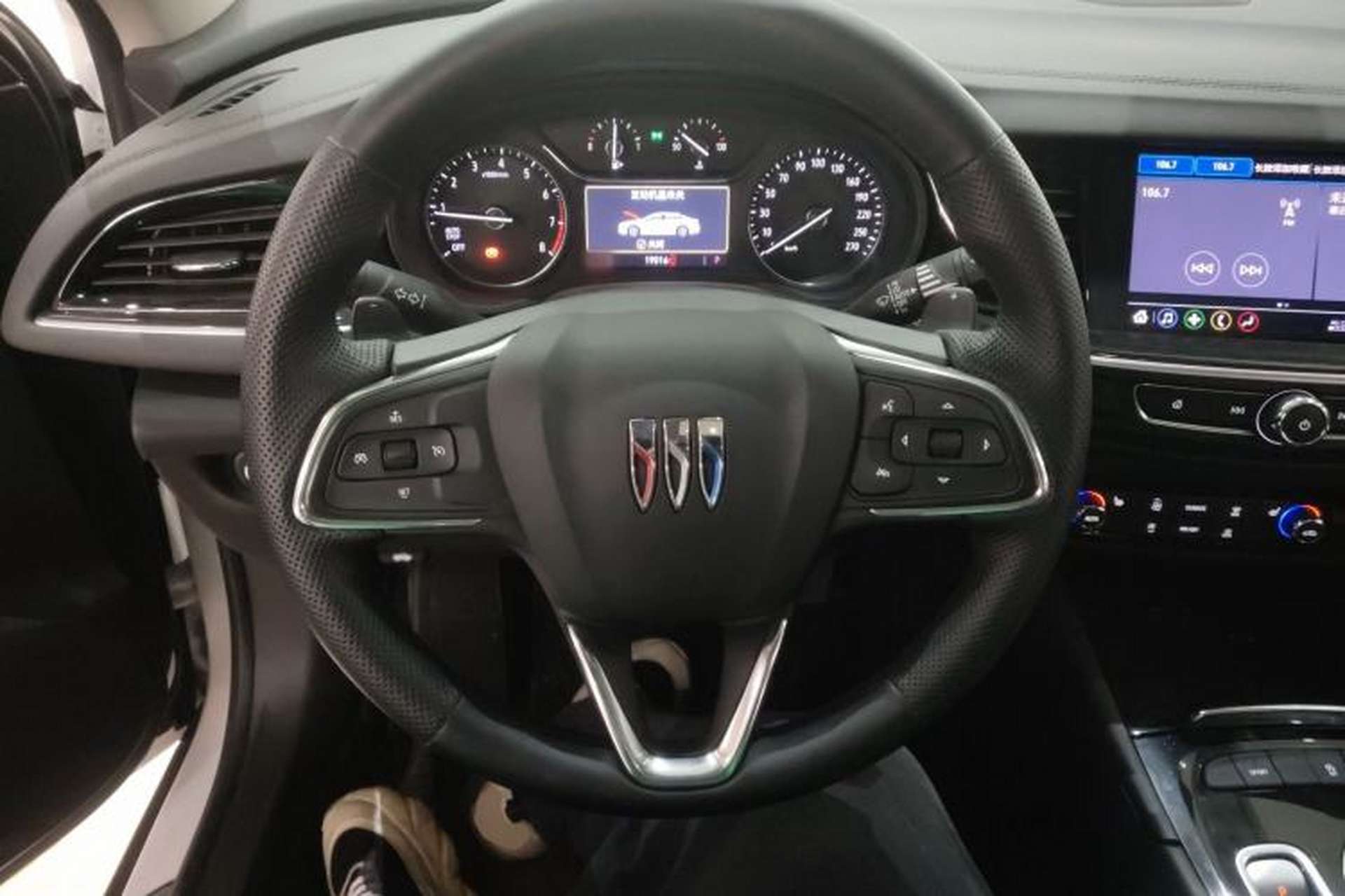 Used Buick Regal 2024 25T Deluxe Edition Steering Wheel