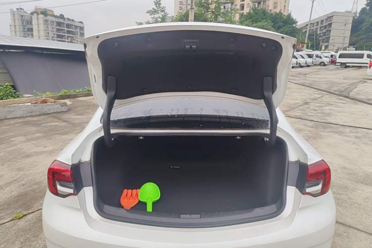 Used Buick Regal 2024 25T Deluxe Edition Trunk