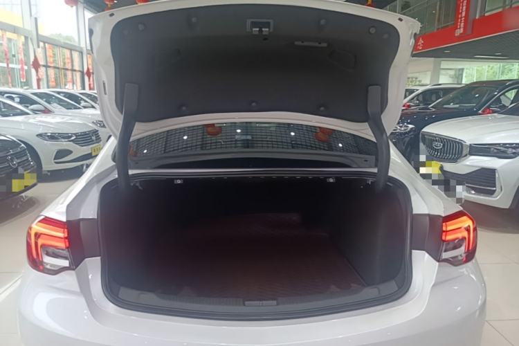 Used Buick Regal 2024 25T Deluxe Edition Trunk