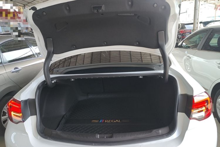 Used Buick Regal 2024 25T Deluxe Edition Trunk