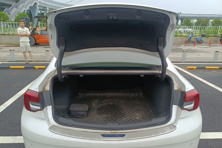 Used Buick Regal 2024 25T Deluxe Edition Trunk