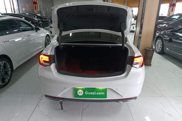 Used Buick Regal 2024 25T Deluxe Edition Trunk