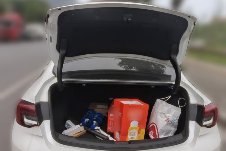 Used Buick Regal 2024 25T Deluxe Edition Trunk