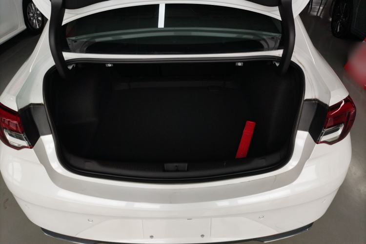 Used Buick Regal 2024 25T Deluxe Edition Trunk