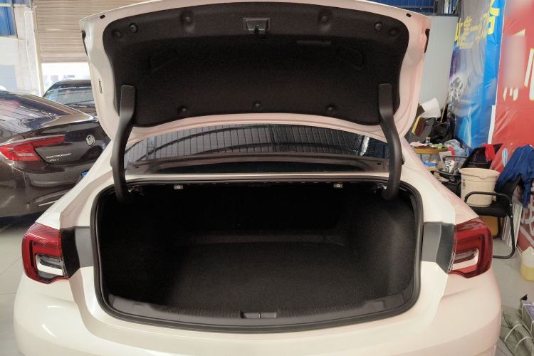 Used Buick Regal 2024 25T Deluxe Edition Trunk