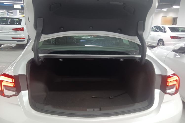 Used Buick Regal 2024 25T Deluxe Edition Trunk