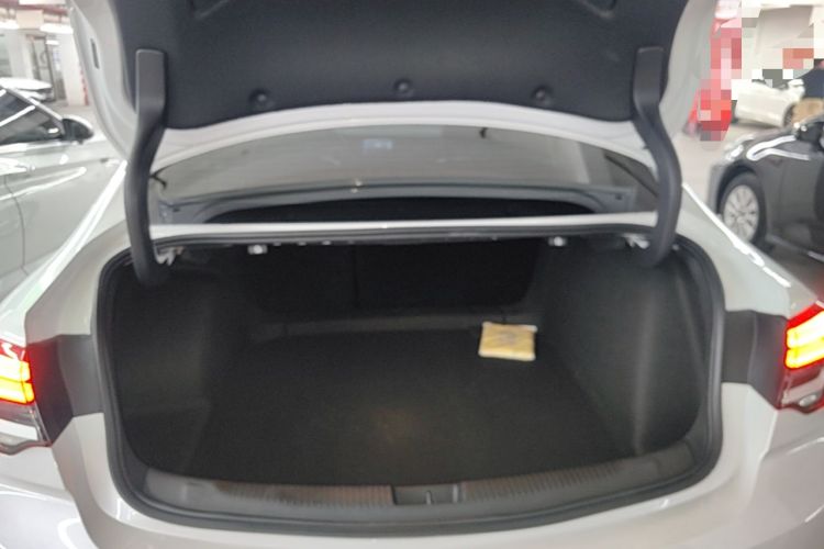 Used Buick Regal 2024 25T Deluxe Edition Trunk
