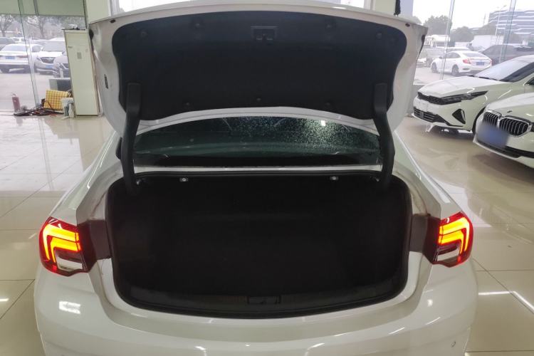 Used Buick Regal 2024 25T Deluxe Edition Trunk