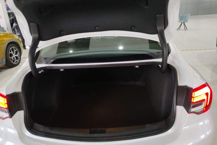 Used Buick Regal 2024 25T Deluxe Edition Trunk
