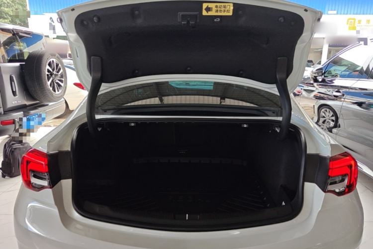 Used Buick Regal 2024 28T Luxury Edition Trunk