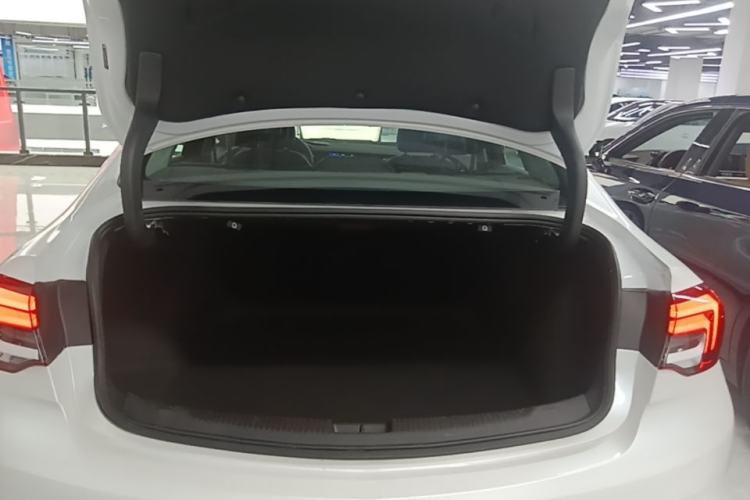 Used Buick Regal 2024 25T Deluxe Edition Trunk
