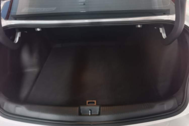 Used Buick Regal 2024 25T Deluxe Edition Trunk