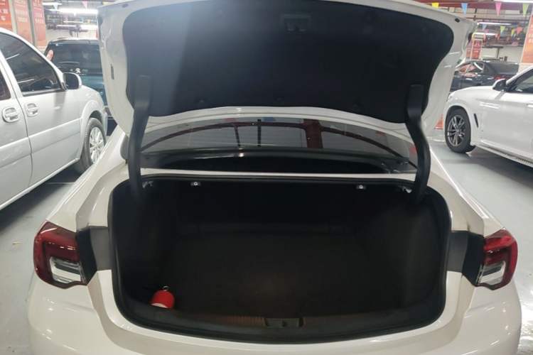 Used Buick Regal 2024 25T Deluxe Edition Trunk