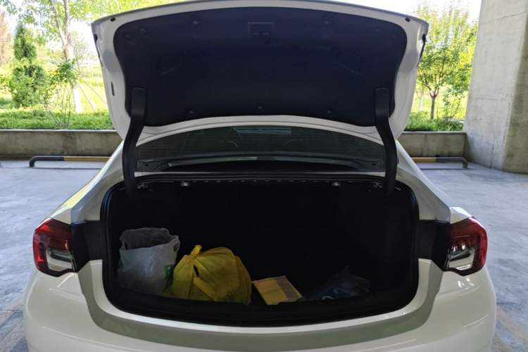 Used Buick Regal 2024 25T Deluxe Edition Trunk