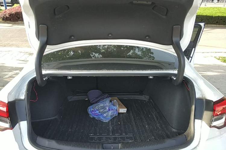 Used Buick Regal 2024 25T Deluxe Edition Trunk