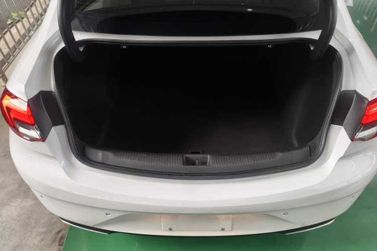 Used Buick Regal 2024 25T Deluxe Edition Trunk
