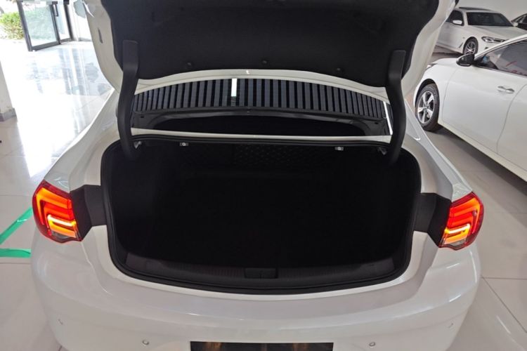 Used Buick Regal 2024 25T Deluxe Edition Trunk