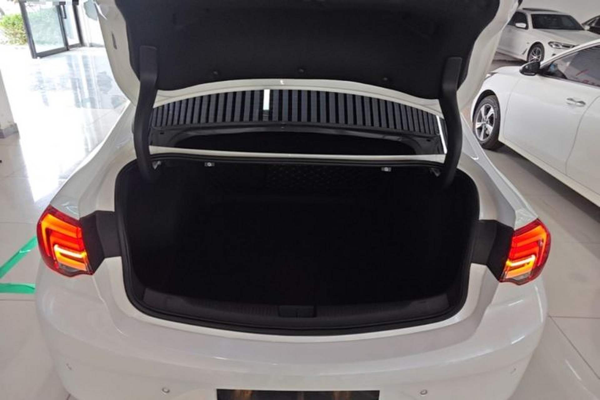 Used Buick Regal 2024 25T Deluxe Edition Trunk