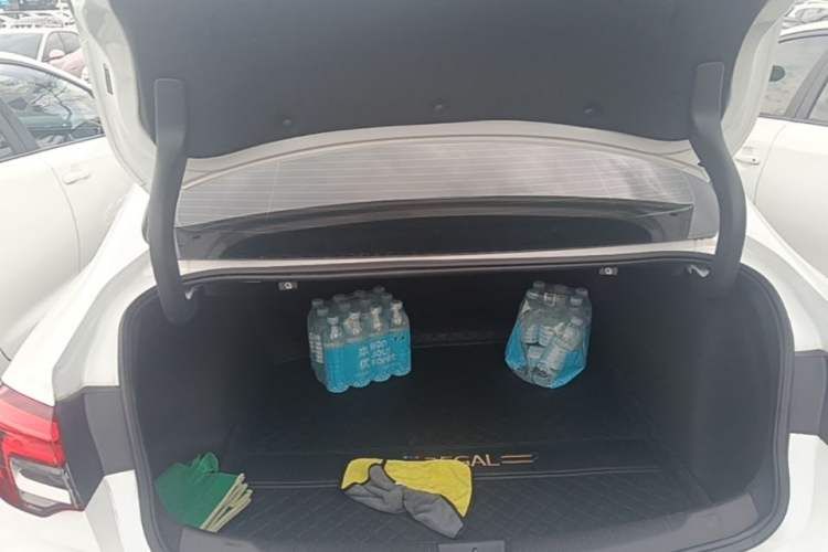 Used Buick Regal 2024 25T Deluxe Edition Trunk