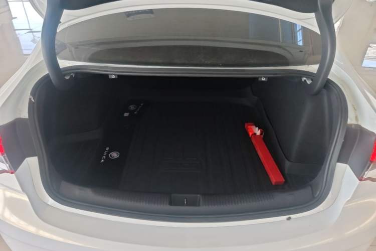 Used Buick Regal 2024 25T Deluxe Edition Trunk