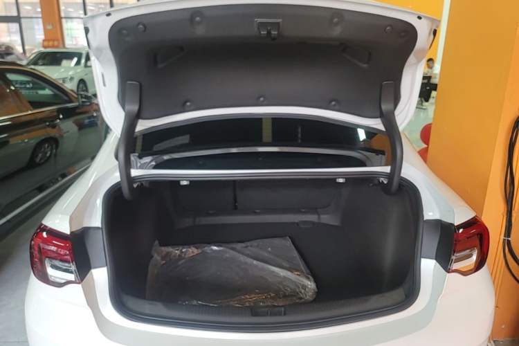 Used Buick Regal 2024 25T Deluxe Edition Trunk