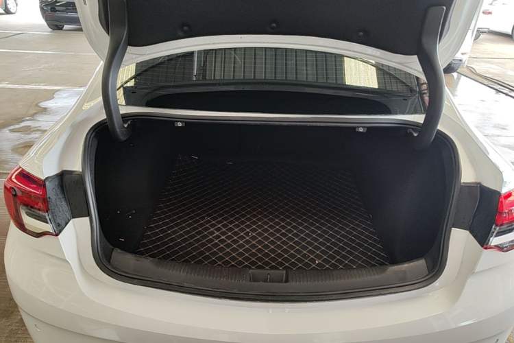Used Buick Regal 2024 25T Deluxe Edition Trunk