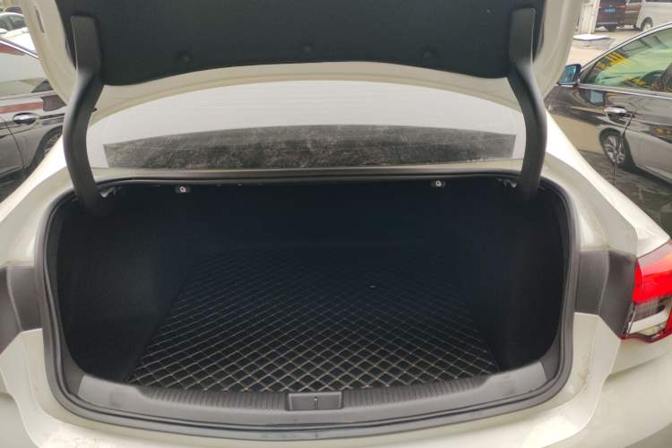 Used Buick Regal 2024 25T Deluxe Edition Trunk