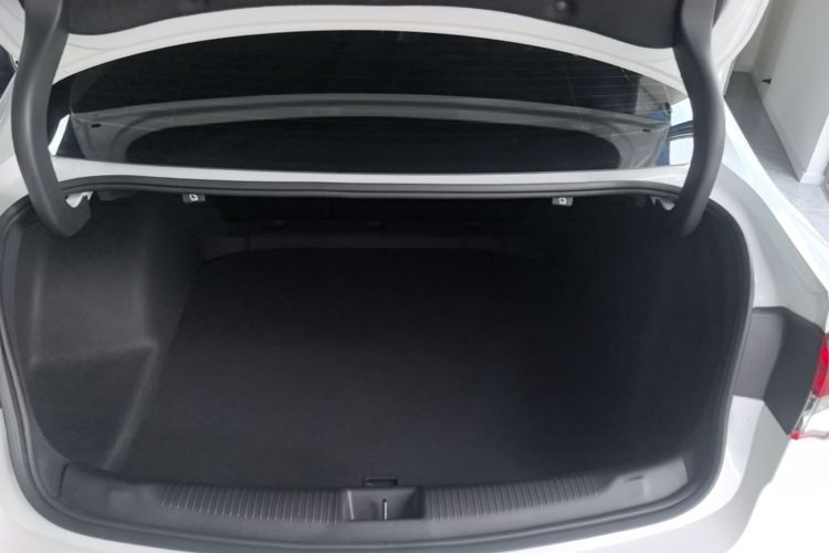 Used Buick Regal 2024 25T Deluxe Edition Trunk