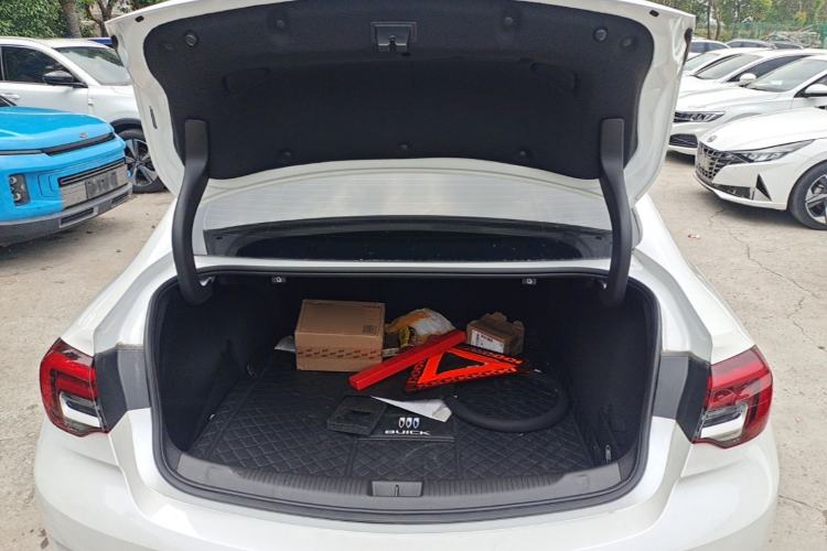 Used Buick Regal 2024 25T Deluxe Edition Trunk