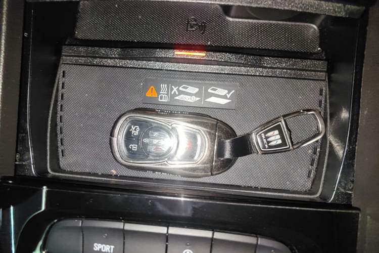Used Buick Regal 2024 25T Deluxe Edition Vehicle Key