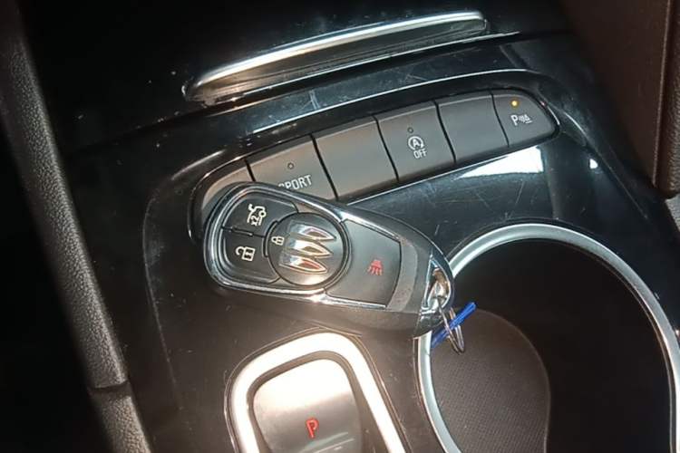 Used Buick Regal 2024 25T Deluxe Edition Vehicle Key