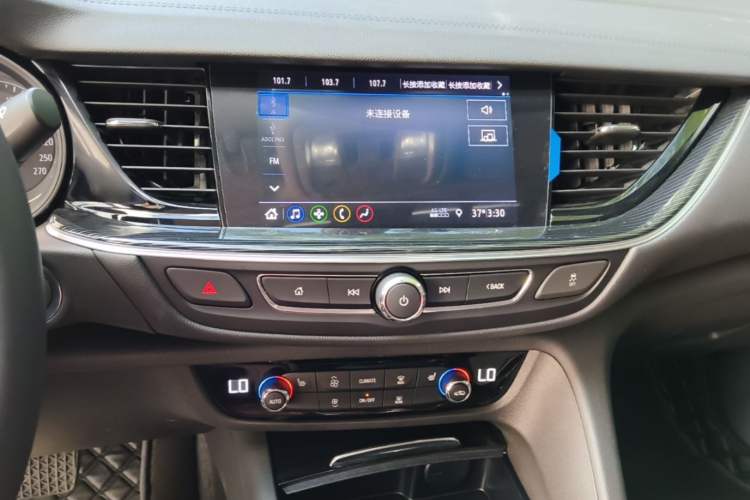 Used Buick Regal 2025 Model 25T Ultra-Enjoyment Edition Audio And AC Panel