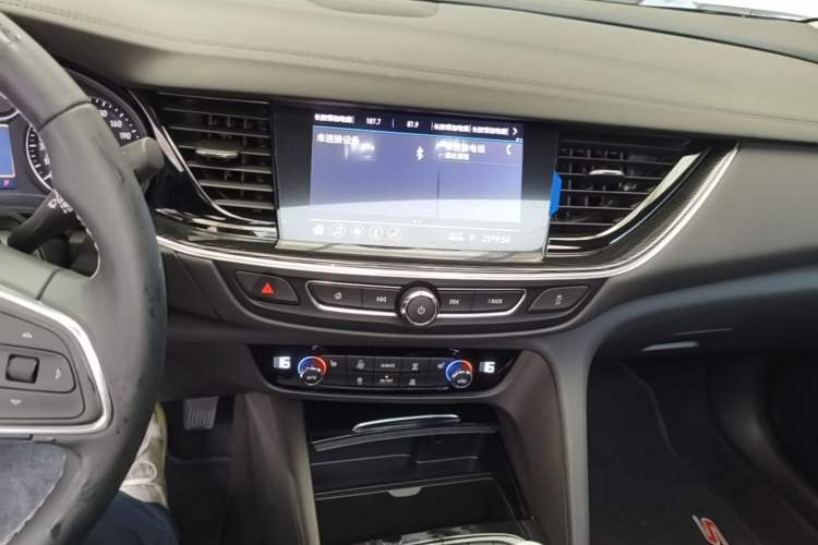 Used Buick Regal 2025 Model 25T Ultra-Enjoyment Edition Audio And AC Panel