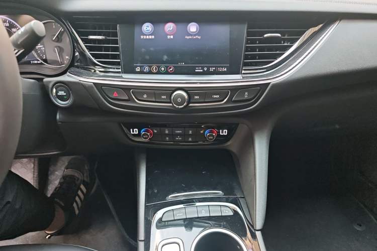 Used Buick Regal 2025 Model 28T Long-Range Enjoyment Edition Audio And AC Panel