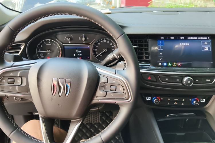 Used Buick Regal 2025 Model 25T Ultra-Enjoyment Edition Center Console