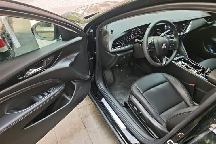 Used Buick Regal 2025 Model 28T Long-Range Enjoyment Edition Driver Seat