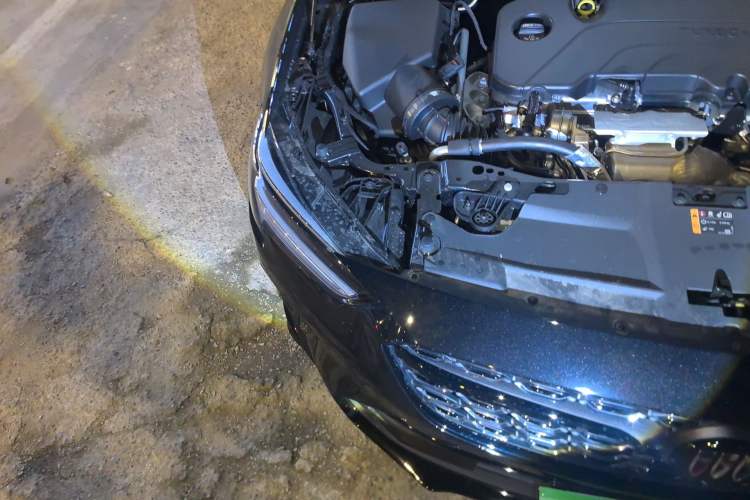 Used Buick Regal 2025 Model 25T Ultra-Enjoyment Edition Engine Bay Right