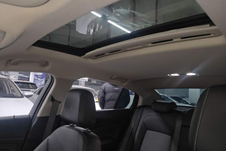 Used Buick Regal 2025 Model 25T Ultra-Enjoyment Edition Headliner