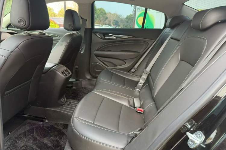 Used Buick Regal 2025 Model 25T Ultra-Enjoyment Edition Interior 4