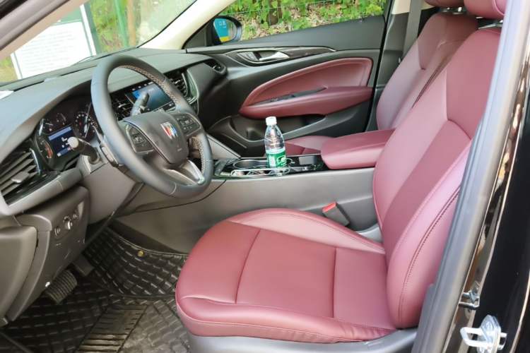 Used Buick Regal 2025 Model 25T Ultra-Enjoyment Edition Left Front Seat