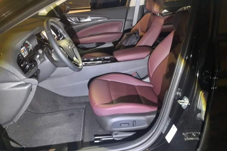 Used Buick Regal 2025 Model 25T Ultra-Enjoyment Edition Left Front Seat