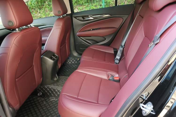 Used Buick Regal 2025 Model 25T Ultra-Enjoyment Edition Left Rear Seat