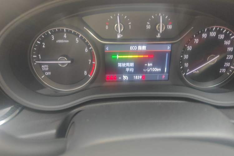 Used Buick Regal 2025 Model 25T Ultra-Enjoyment Edition Odometer Close Up